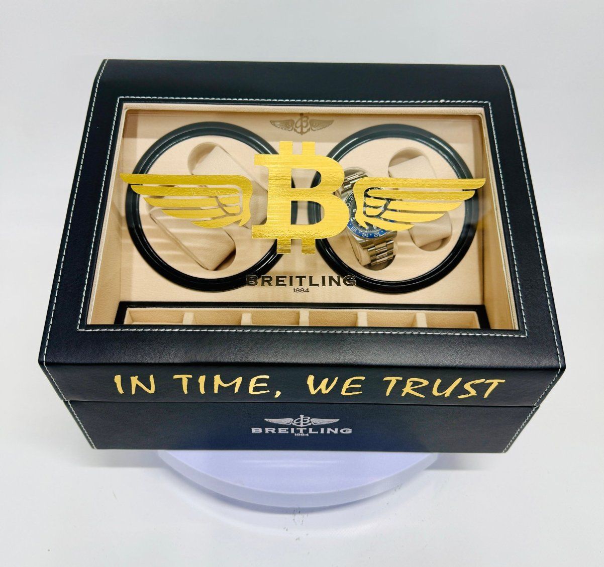Breitling Uhrenboxen: Handsigniertes Pop-Art Luxus-Designobjekt "In Time We Trust" – Neu und originalverpackt aus Hornussen von tha_l6qp 5