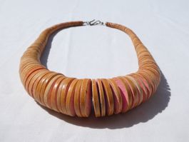Vintage: leichte Holzscheiben-Kette in warmen Tönen