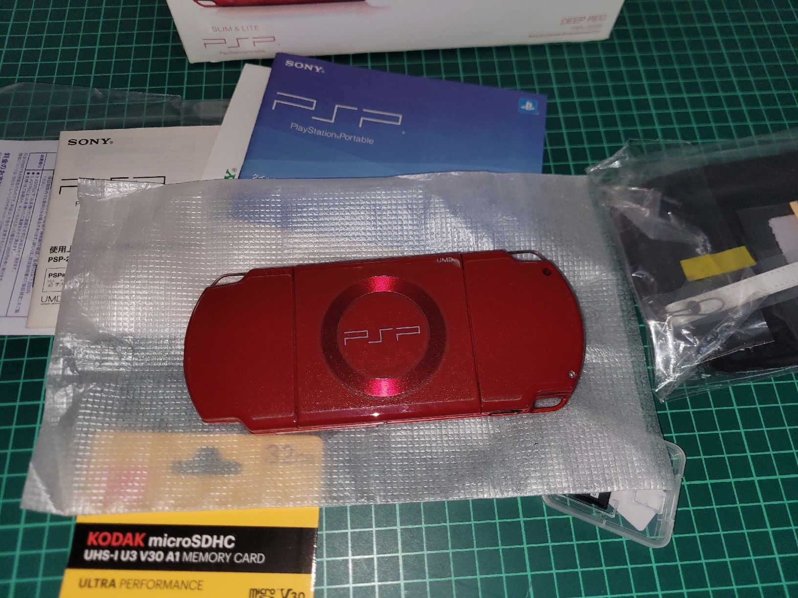Sony Konsolen: Sony PSP Slim & Lite Red Value Pack - Like New, 32GB! – Gebraucht aus Meyrin von Retro-GZ 4
