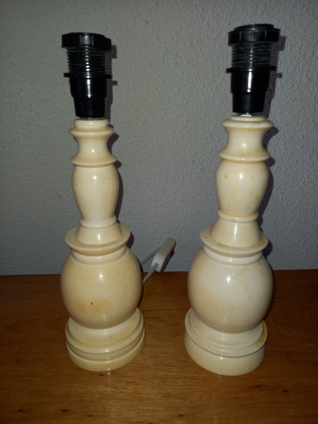Lampade: Pieds de lampe en ivoire – Usato da Monthey venduto da romainetara