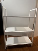 Regal weiss, schlicht 