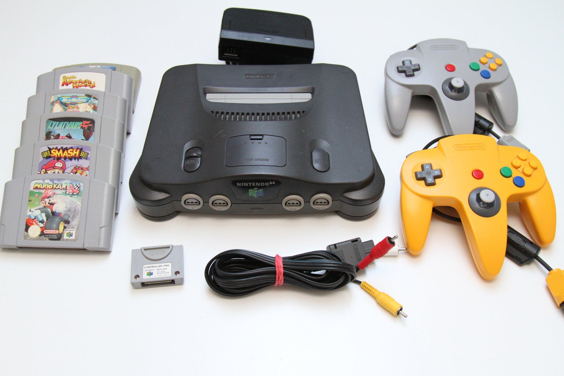 Nintendo Console: N64 Konsole mit Spielen – Usato da Basel venduto da camelot99