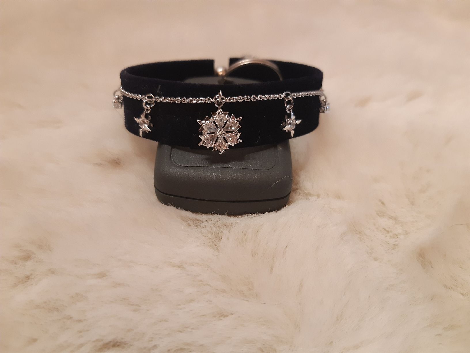 Swarovski Bracciali & Braccialetti: Wunderschönes Swarovski Armband mit Schneeflocken – Usato da Toffen venduto da Gwunderegge77