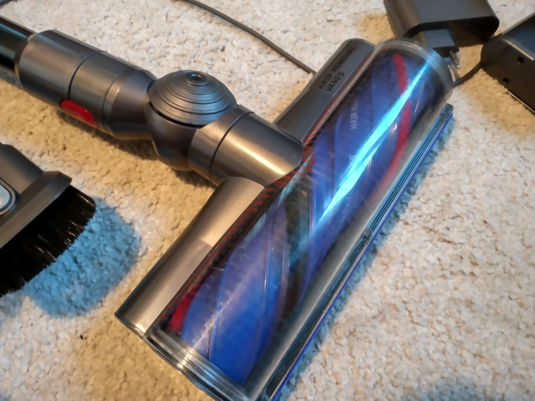 Dyson Aspirapolveri & Accessori: Handstaubsauger Dyson V8 – Usato da Prez-vers-Siviriez venduto da Monija70 6