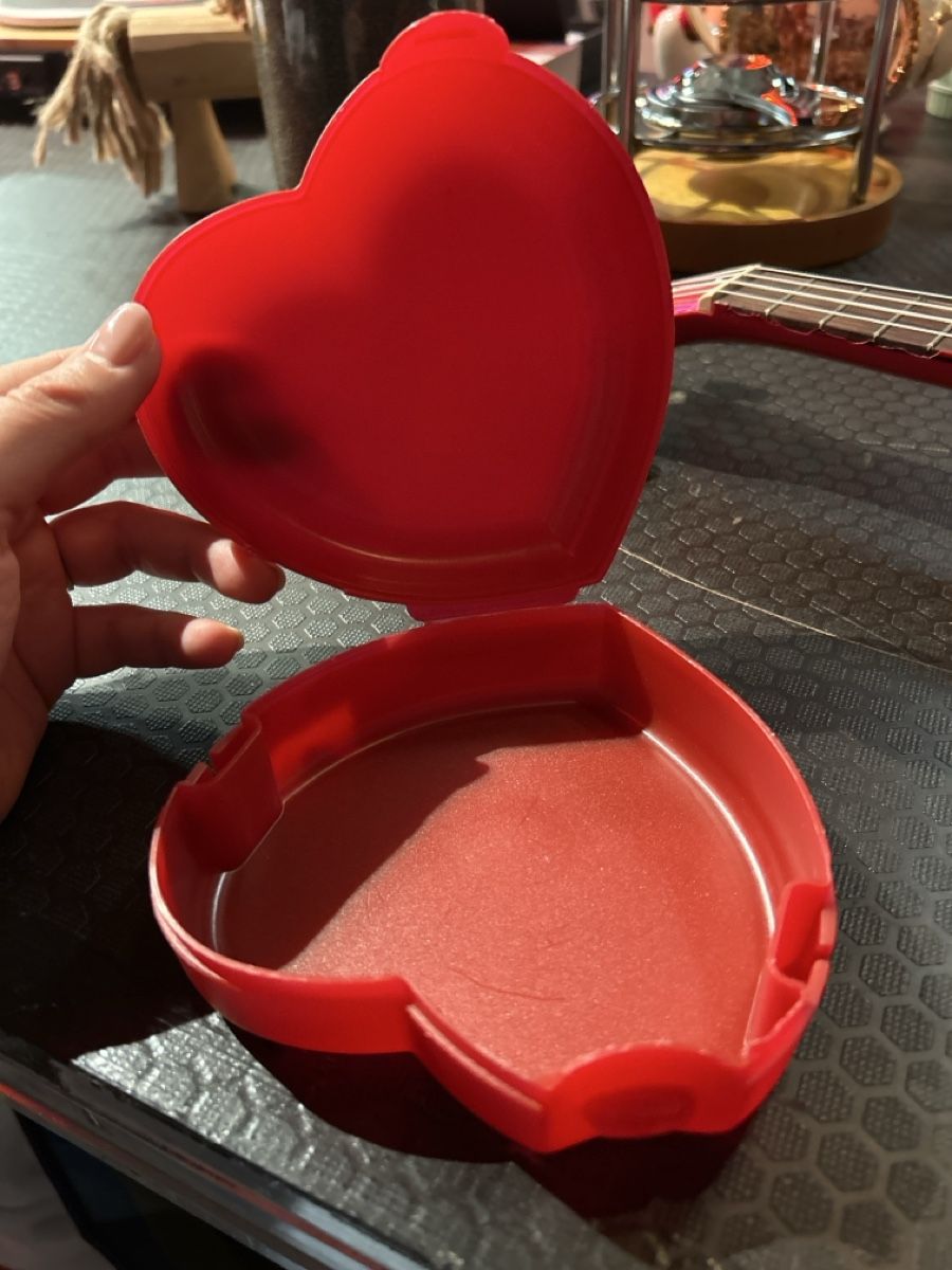 Tupperware Contenitori & Simili: Contenitore Tupperware a forma di cuore rosso usato – Usato da Neuchâtel venduto da sar_nqn7 2