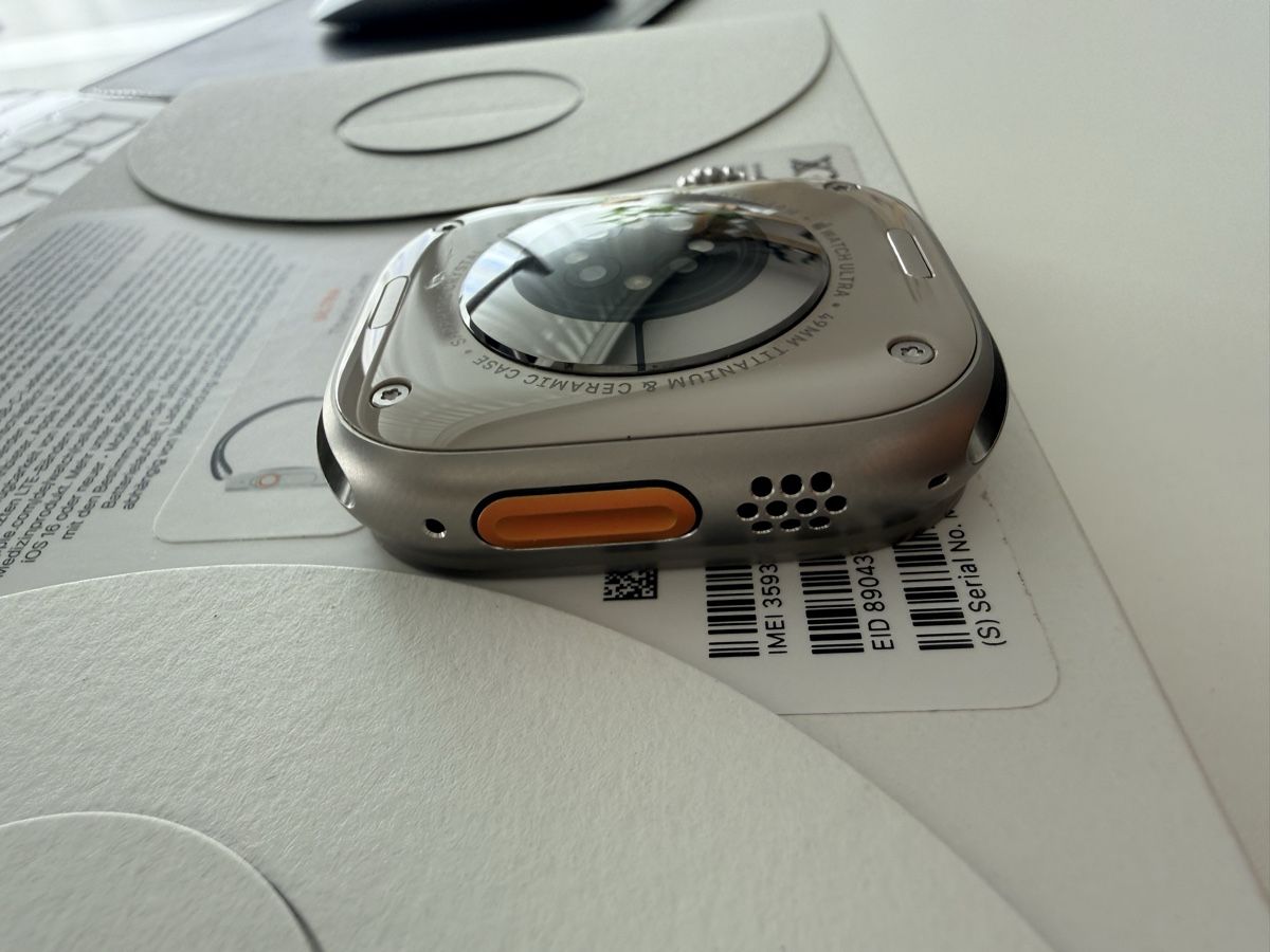 Apple Smartwatch: Apple Watch Ultra 1Gen. Titan. – Usato da Rudolfstetten venduto da AudioFox 3