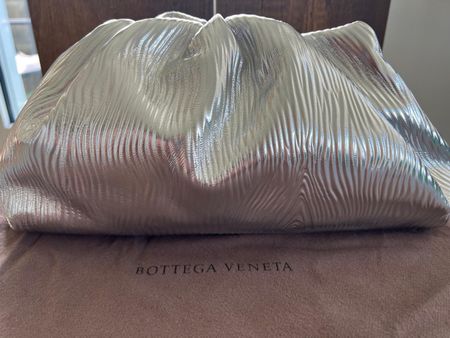 Bottega Veneta The Pouch Large Metallic Silver – Neu & unget
