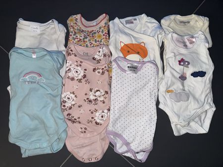 Lot de 8 bodys T50/56