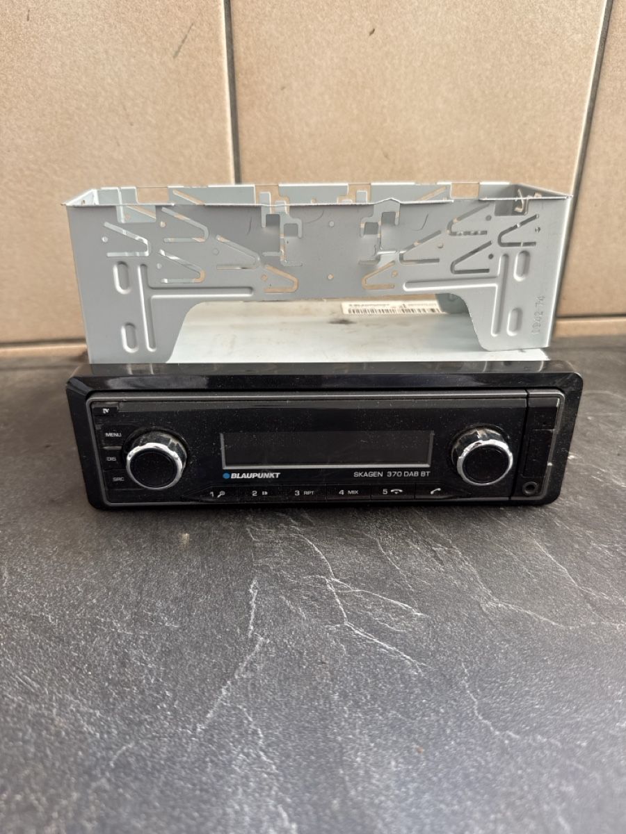 Blaupunkt Radio: Autoradio Blaupunkt DAB – Usato da Gossau SG venduto da Airsal_Racer