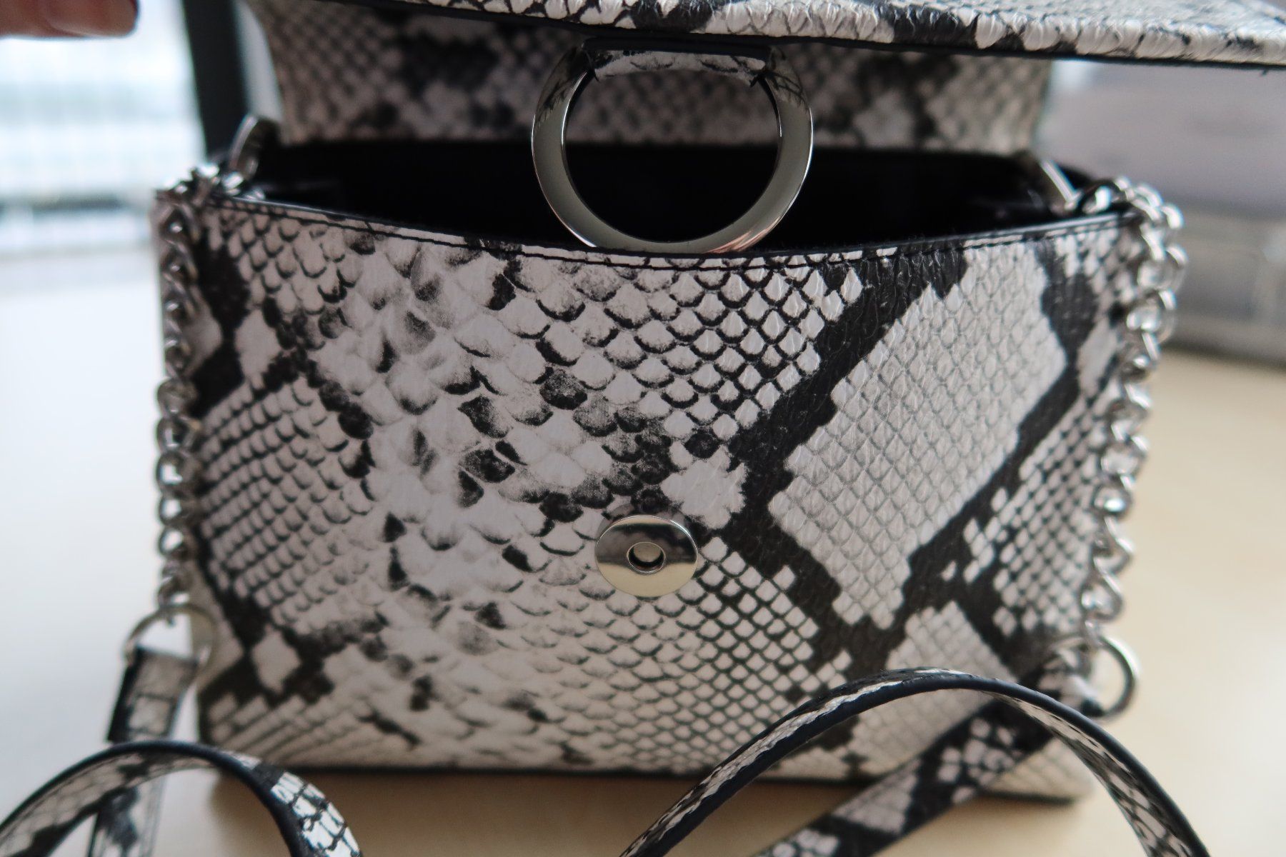 Borse da donna: Damenumhängetasche, Animalprint, 24cm x 17cm x 8,5cm - NEU – Nuovo e nell'imballaggio originale da Zürich venduto da Piki7 3