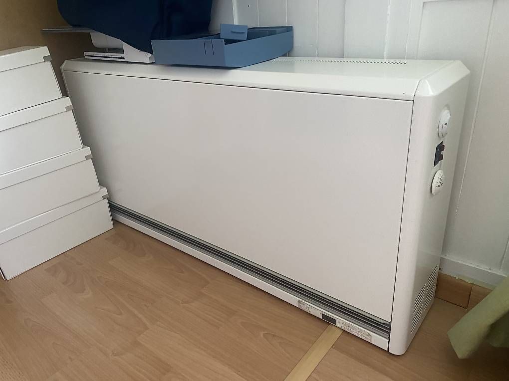 Radiatori: Neuwertiger Elektrospeicherofen – Nuovo (secondo la descrizione) da Horgen venduto da Amo231