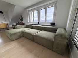 Westwing Lennon Cord-Sofa Olivgrün, 340 cm mit Longchair