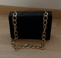 Schwarze Handtasche mit Goldkette – Top Zustand!