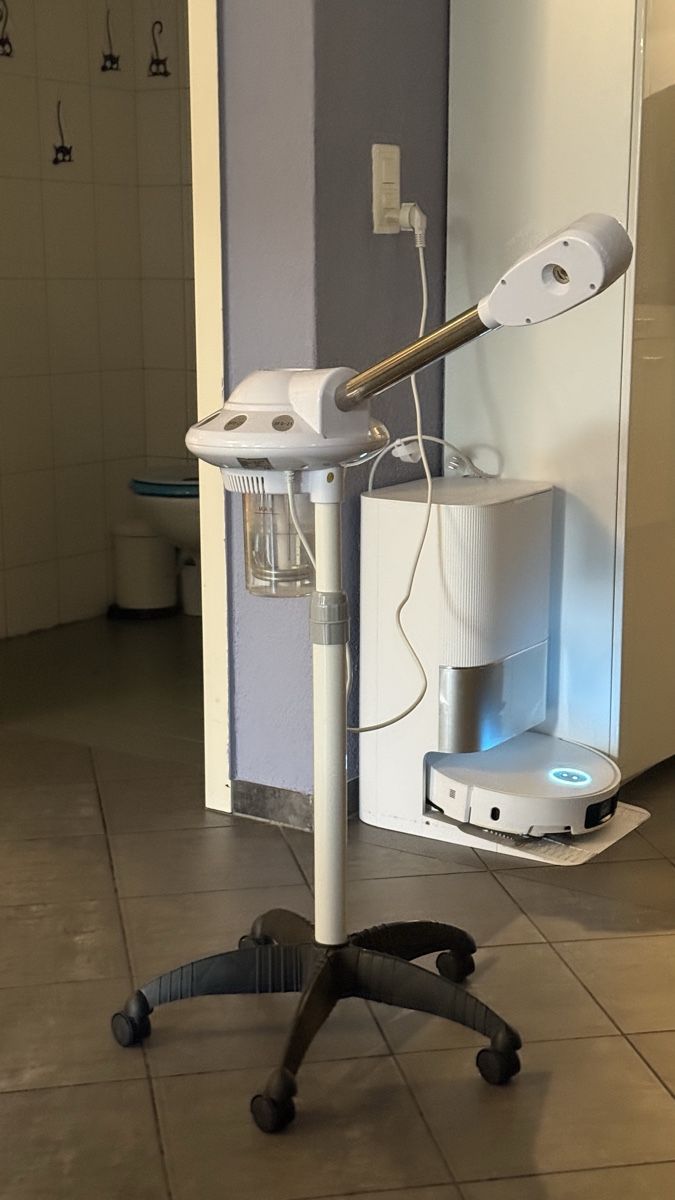 Cura del viso: Professionelle Gesichts-Dampfer mit Stativ & Lampe! – Usato da Gipf-Oberfrick venduto da Rogero_1965 2
