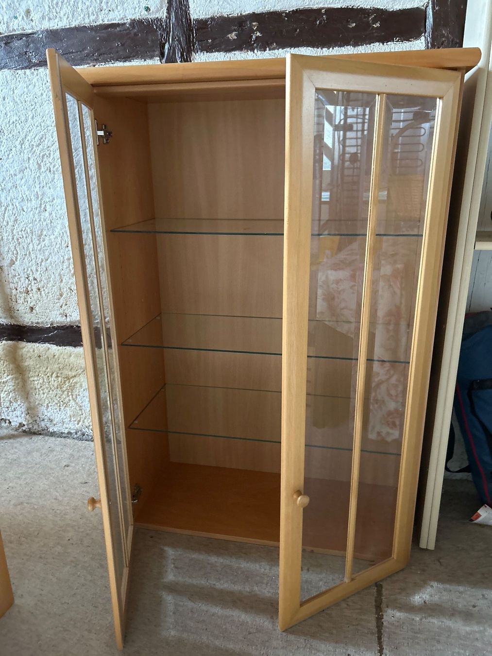 Vitrinen: Gepflegte Vitrine mit Glastüren, Buche hell, sofort! – Gebraucht aus Villnachern von RicardoMary 3