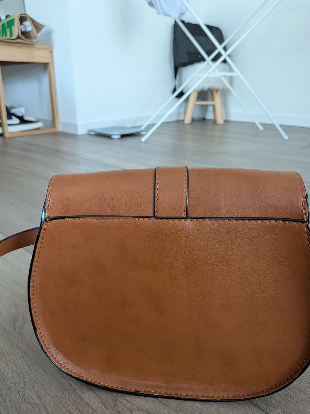 Zara Borse da donna: Zara camel shoulder bag – Usato da Morges venduto da dhi_y2qk 1