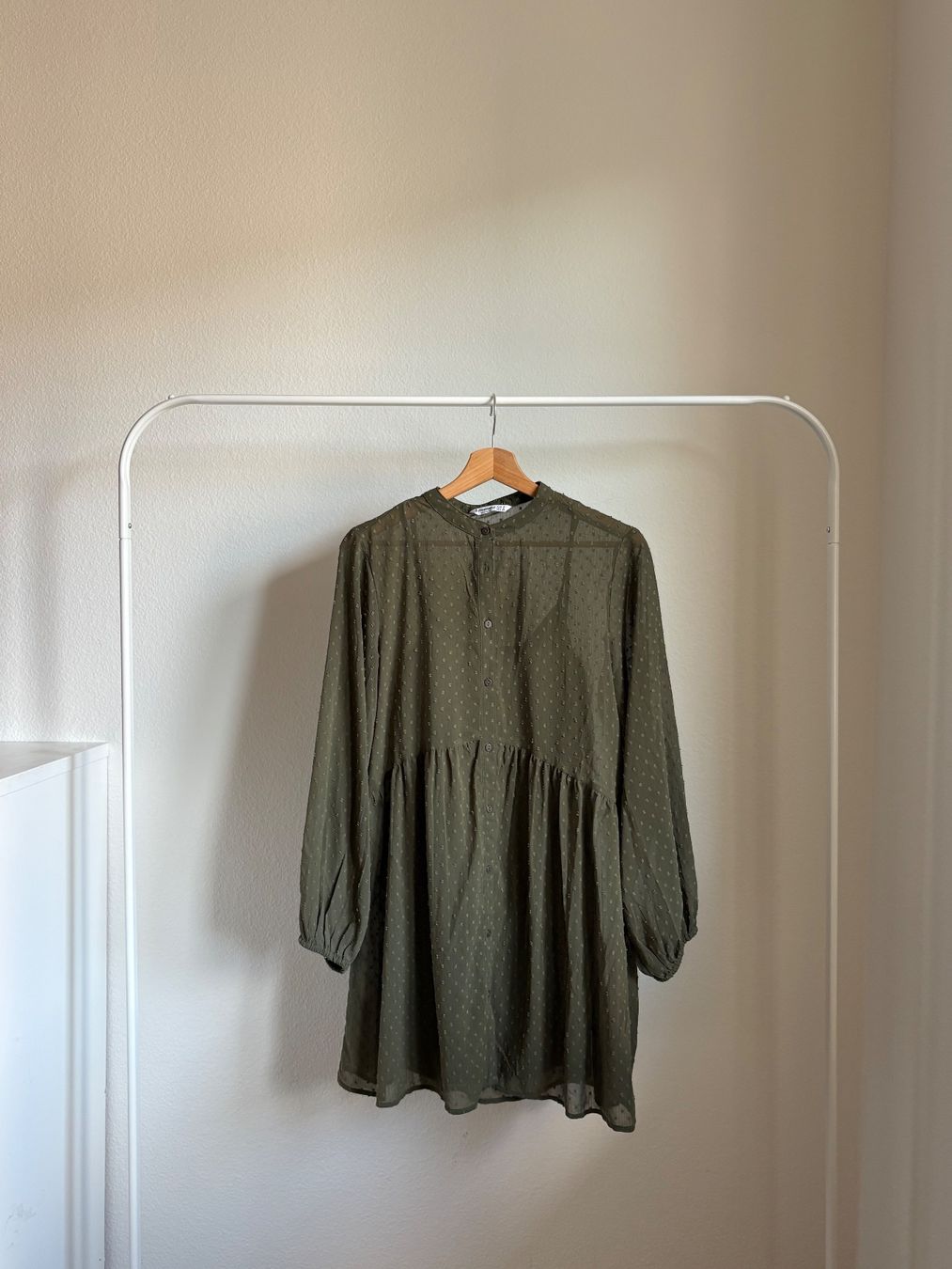 Stradivarius Vestiti: olivgrünes, romantisches Kleid – Nuovo (secondo la descrizione) da Zürich venduto da bbbggg