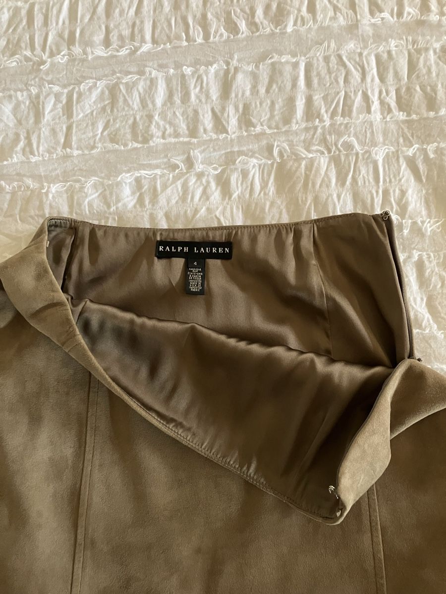 Ralph Lauren Gonne: Ralph Lauren - jupe courte en daim beige – Usato da Vich venduto da SophieCo 4