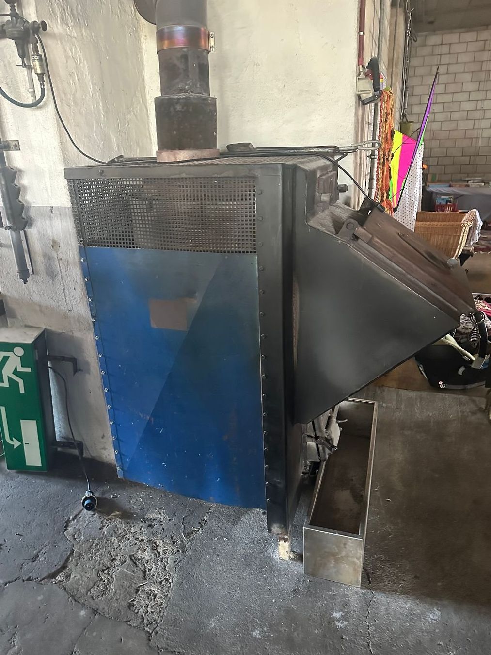 Altri mobili d'antiquariato: Werkstattofen – Usato da Dietikon venduto da boot32 1