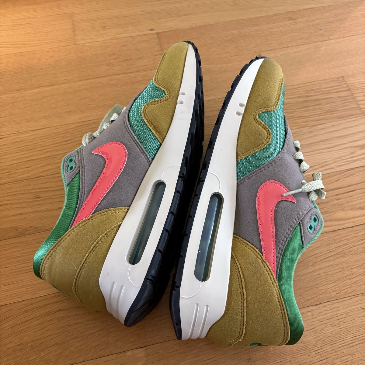 Nike Scarpe da uomo: Nike Air Max 1 86 Powerwall – Usato da Winterthur venduto da LaBodega 9