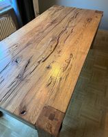 Massiver Esstisch aus Sumpfeiche, hochwertig & mit Charakter