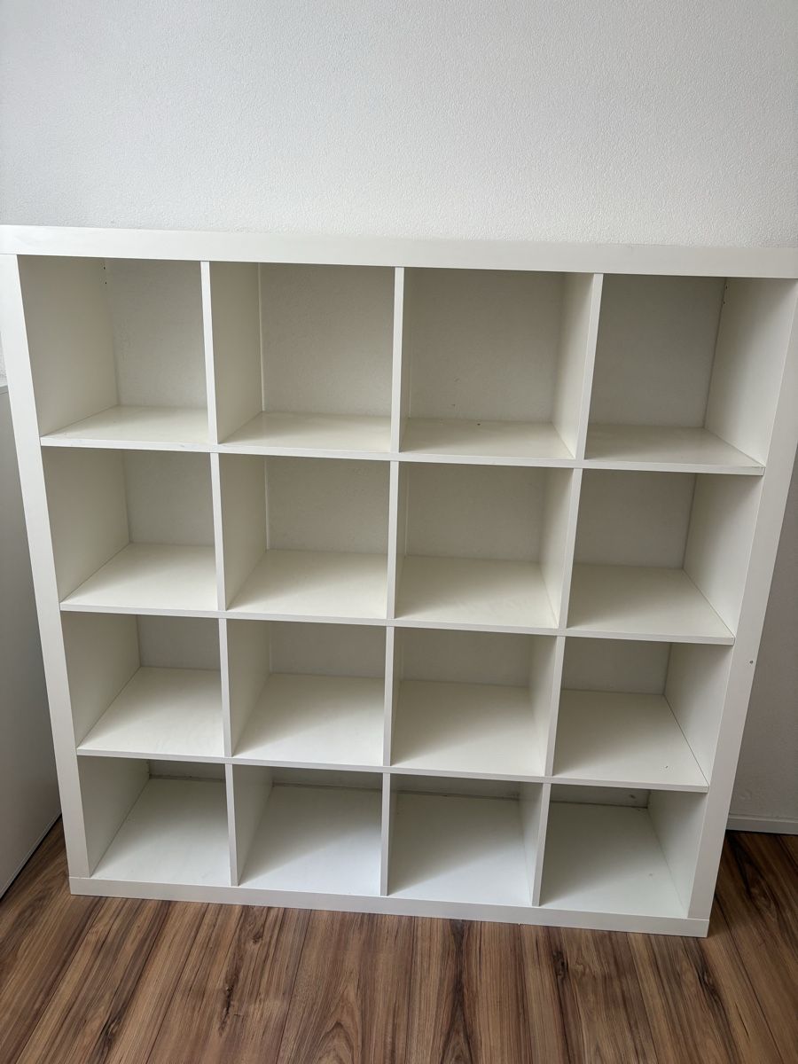 Ikea Étagères: Kallax Regal weiss 16 Fächer – D'occasion à Witterswil par gandia05