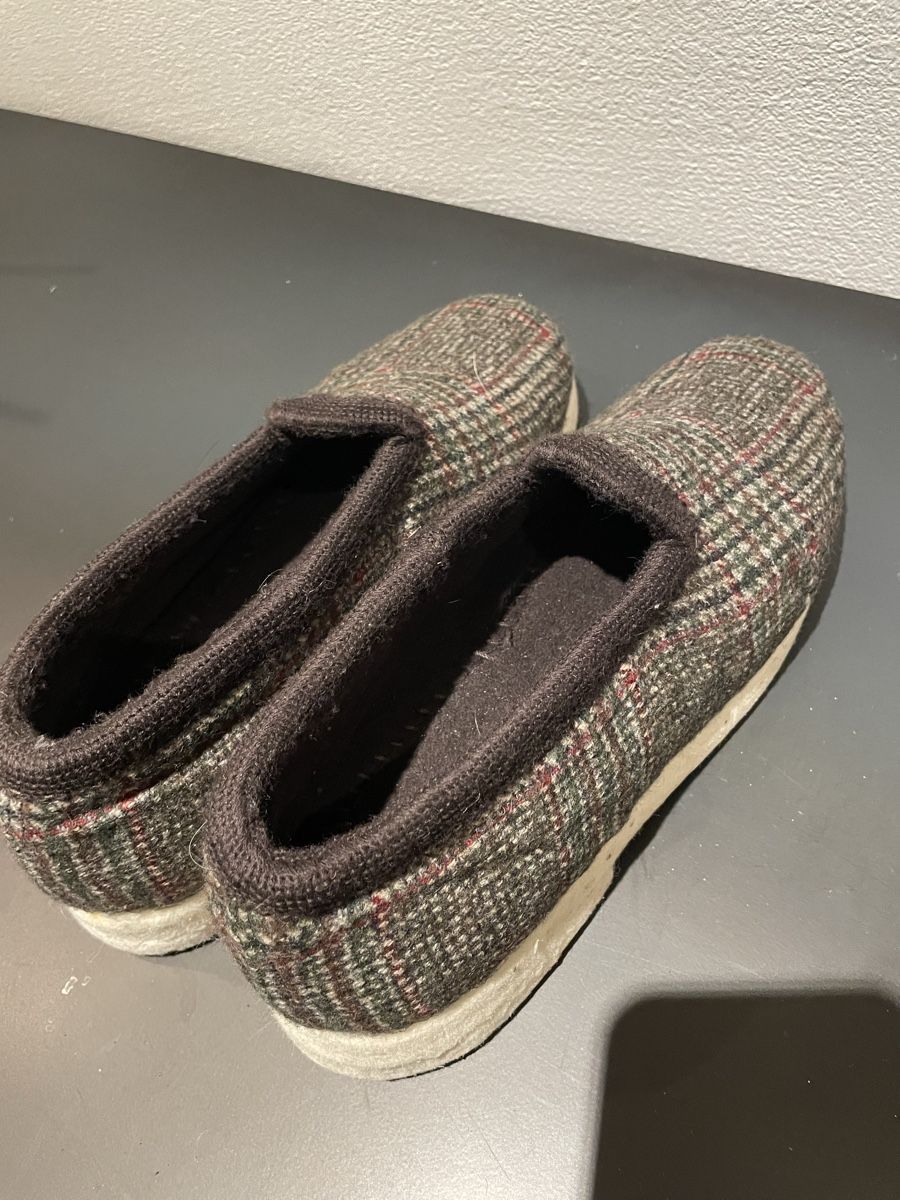 Chaussures hommes: Warme Hausschuhe – Neuf (Voir description) à Glattfelden par hel_8tb6