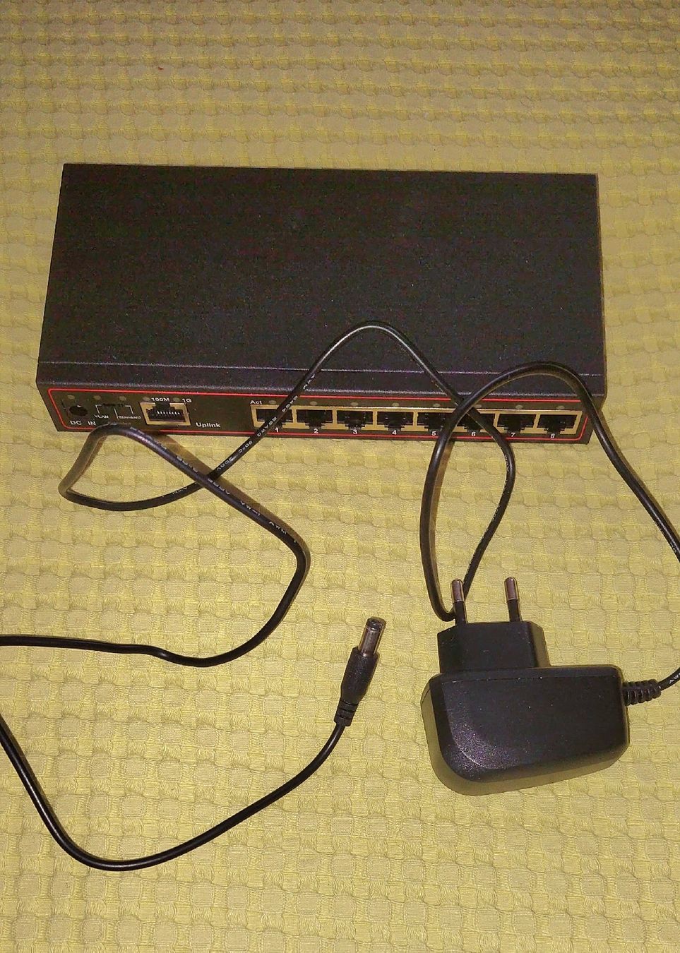 Hubs & Switches: LAN Switch Netzwerk-Switch – Neuf (Voir description) à Bauma par rtvstr 2