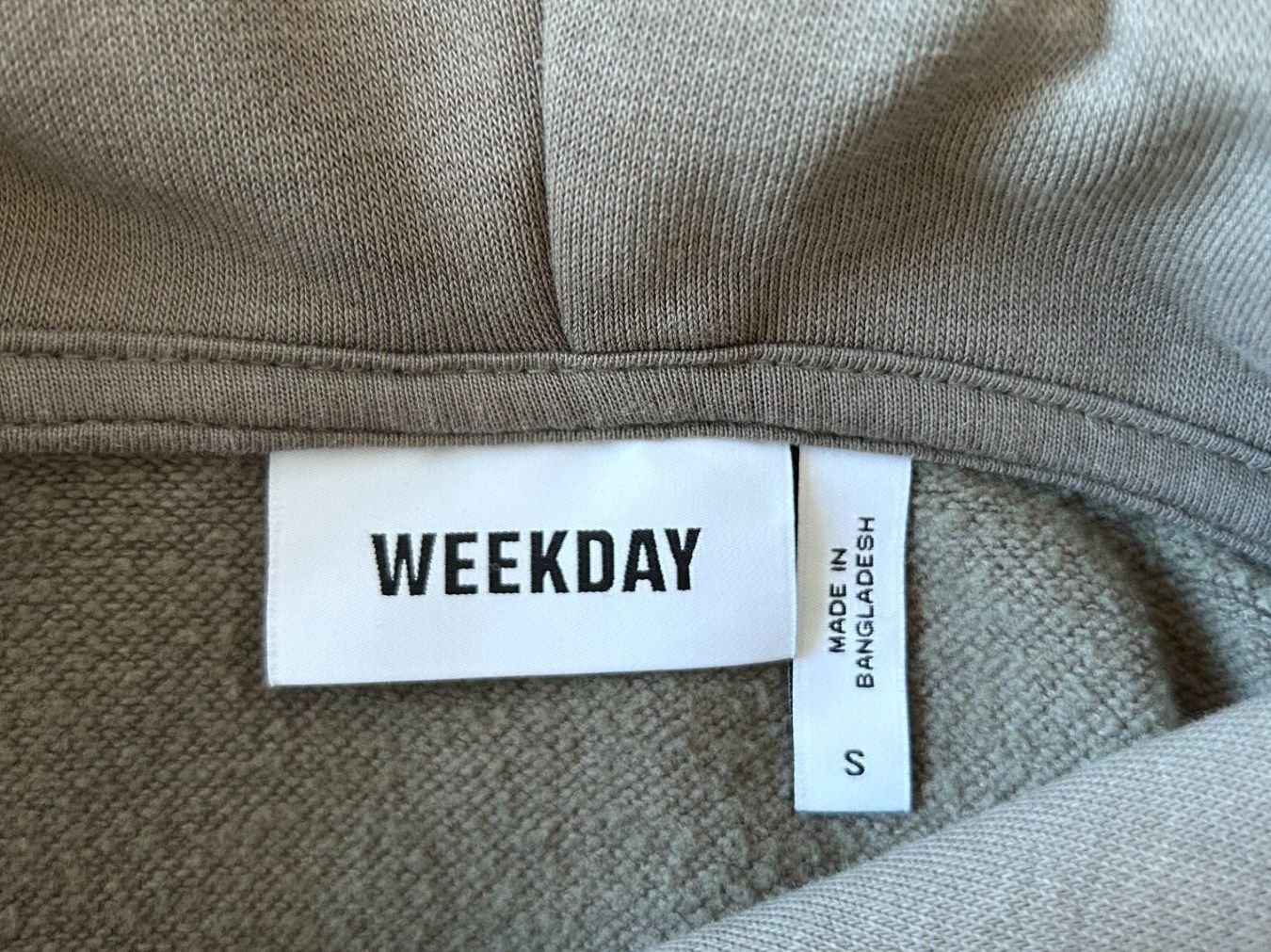 Weekday Pullover & Sweatshirts: Weekday Standard Zip Hoodie – Gebraucht aus St. Gallen von look-twice 3