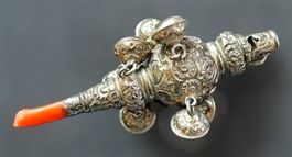Rassel hochet Victorian H&T Hilliard Thomason Koralle Silber
