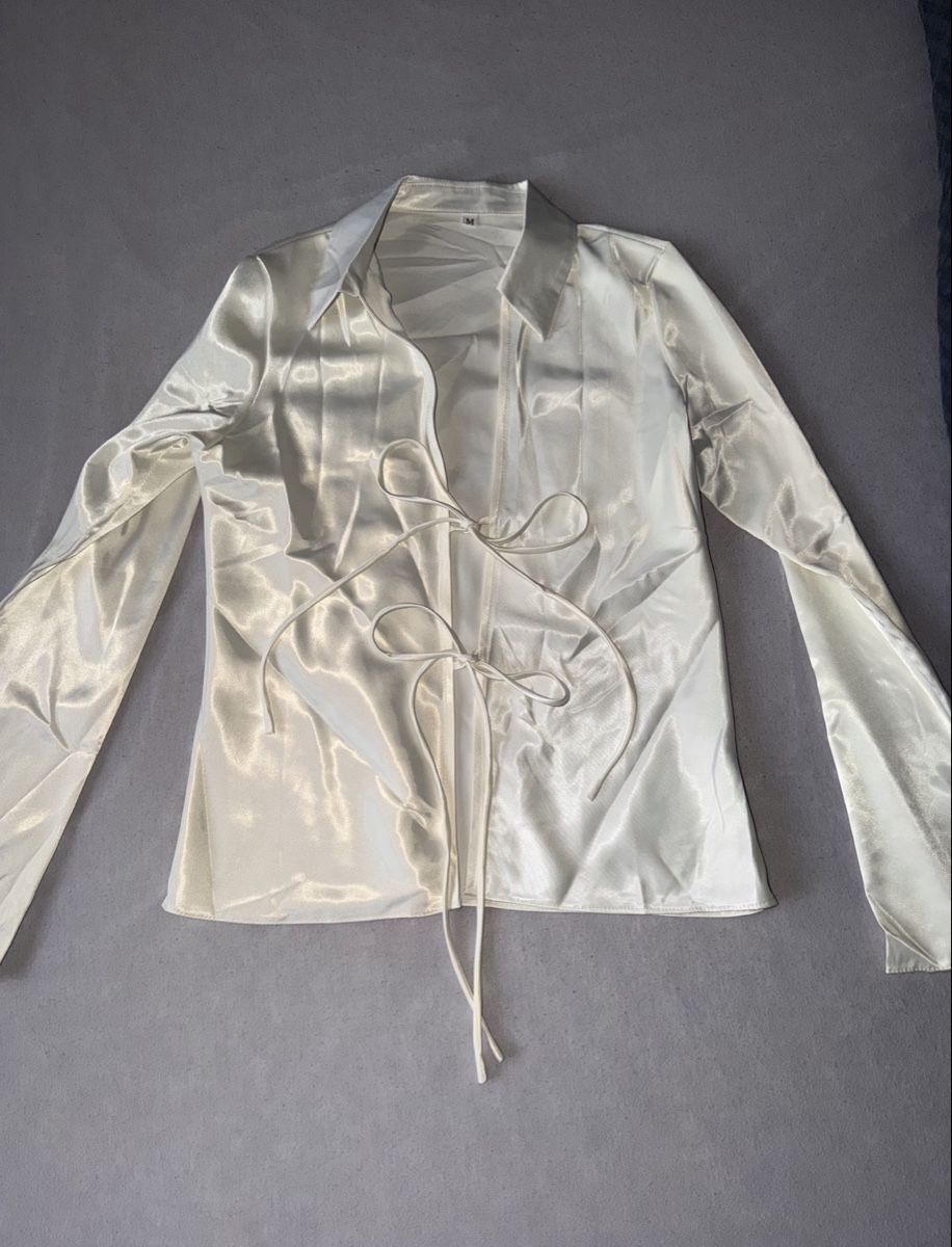 Blusen: Satin Wickelbluse Weiss – Neu (gemäss Beschreibung) aus Oftringen von soraia.i 2