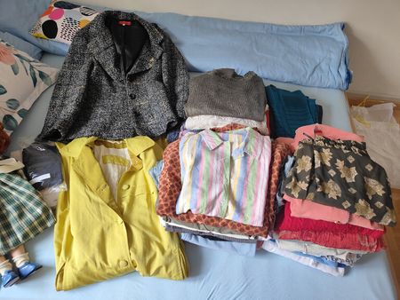 Ensemble de vêtements jupes, chemises, veste, pantalon