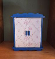 Kleiderschrank fürs Puppenhaus/Puppenstube