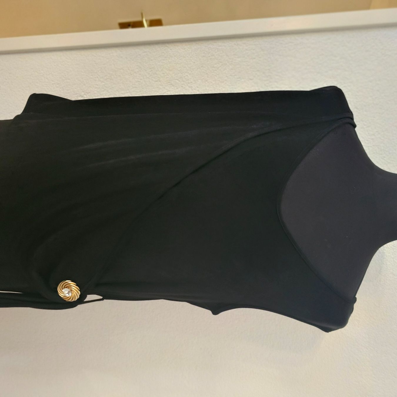 Kleider: Kleid schwarz Grösse 46mit Schmuckkn opf – Neu (gemäss Beschreibung) aus wolfhalden von 46464646 2