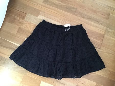Schöner C&A Sommerrock, neu mit Etikett, Gr. 40, schwarz