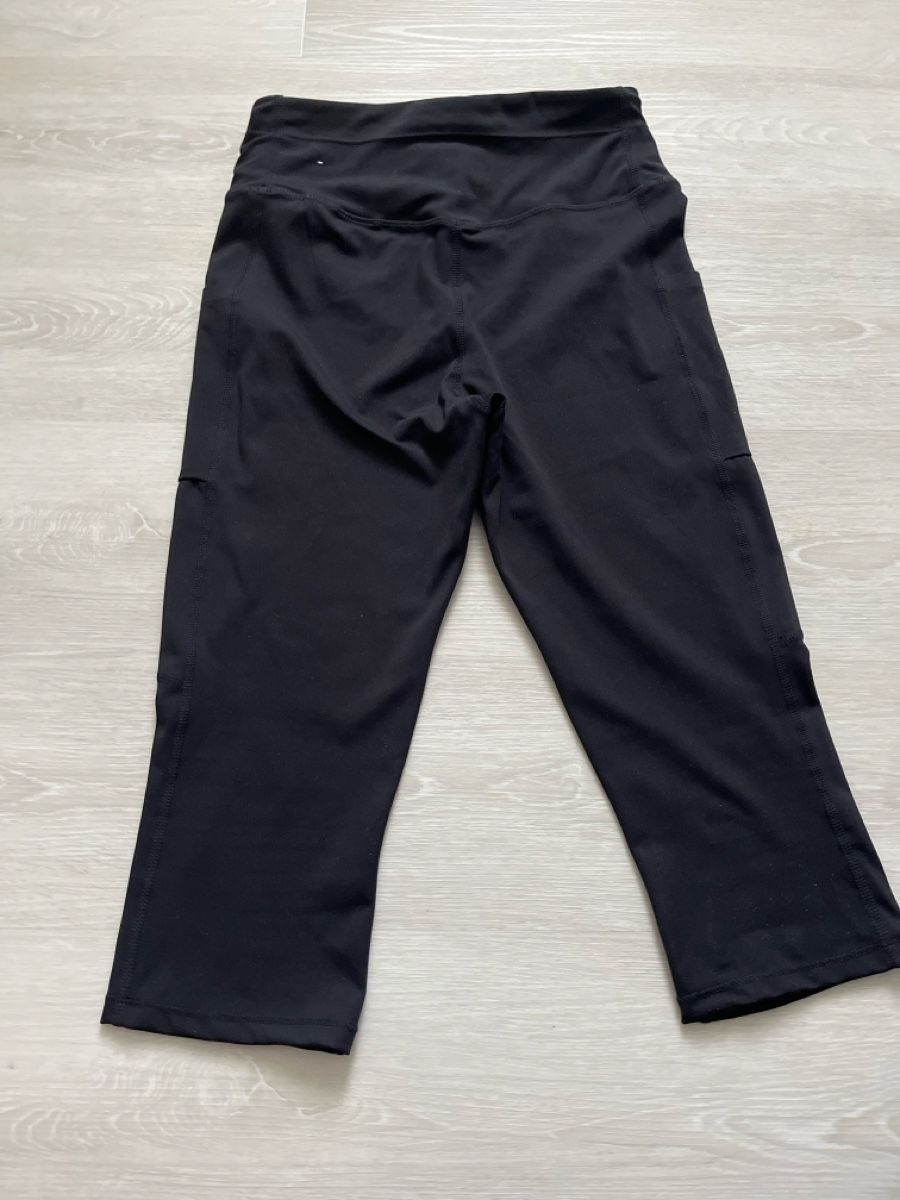 H&M Leggings: Capri Trainingshose von H&M, Gr.S/M – Nuovo (secondo la descrizione) da Derendingen venduto da CaMiPa5 2