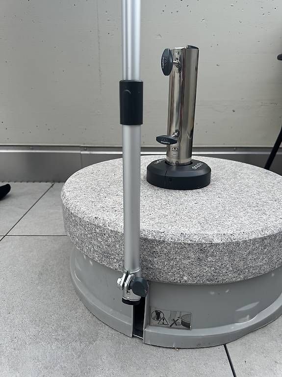 Sonstiges: Trolley Granitsockel 70 kg  Occasion – Gebraucht aus Küssnacht am Rigi von mythen70