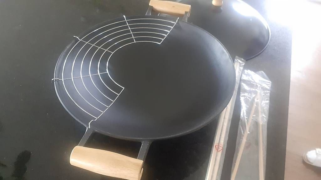Padelle: Wok Set mit Deckel und Stäbchen neu – Usato da Lengnau AG venduto da pie_prp9