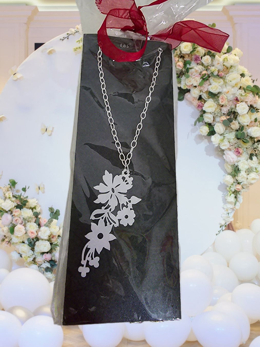 Catenine: Silberfarbene Halskette mit Blumenanhänger, Geschenkidee! – Nuovo e nell'imballaggio originale da Aarburg venduto da Glitzerschein
