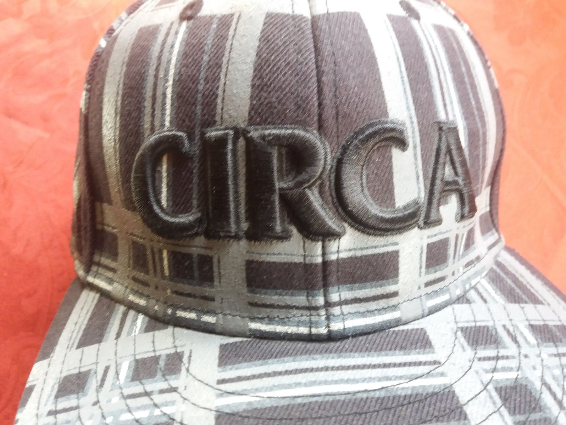 Copricapi, berretti & cappellini: Casquette CIRCA stylée gris/noir – Usato da Meyrin venduto da toutatis