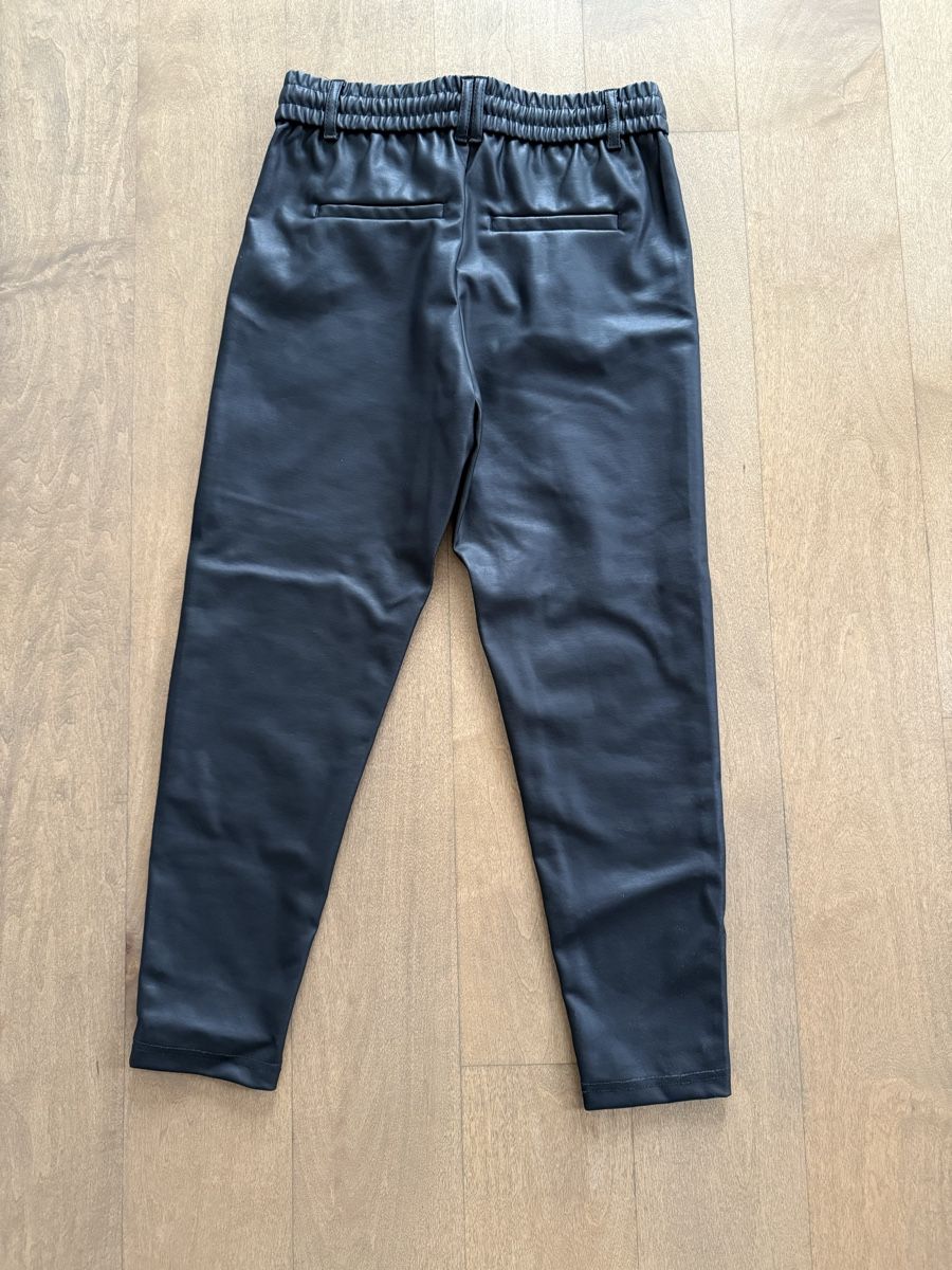 Only Pantaloni: Only - Schwarze Fake Lederhose – Usato da Meilen venduto da kleisi01 2