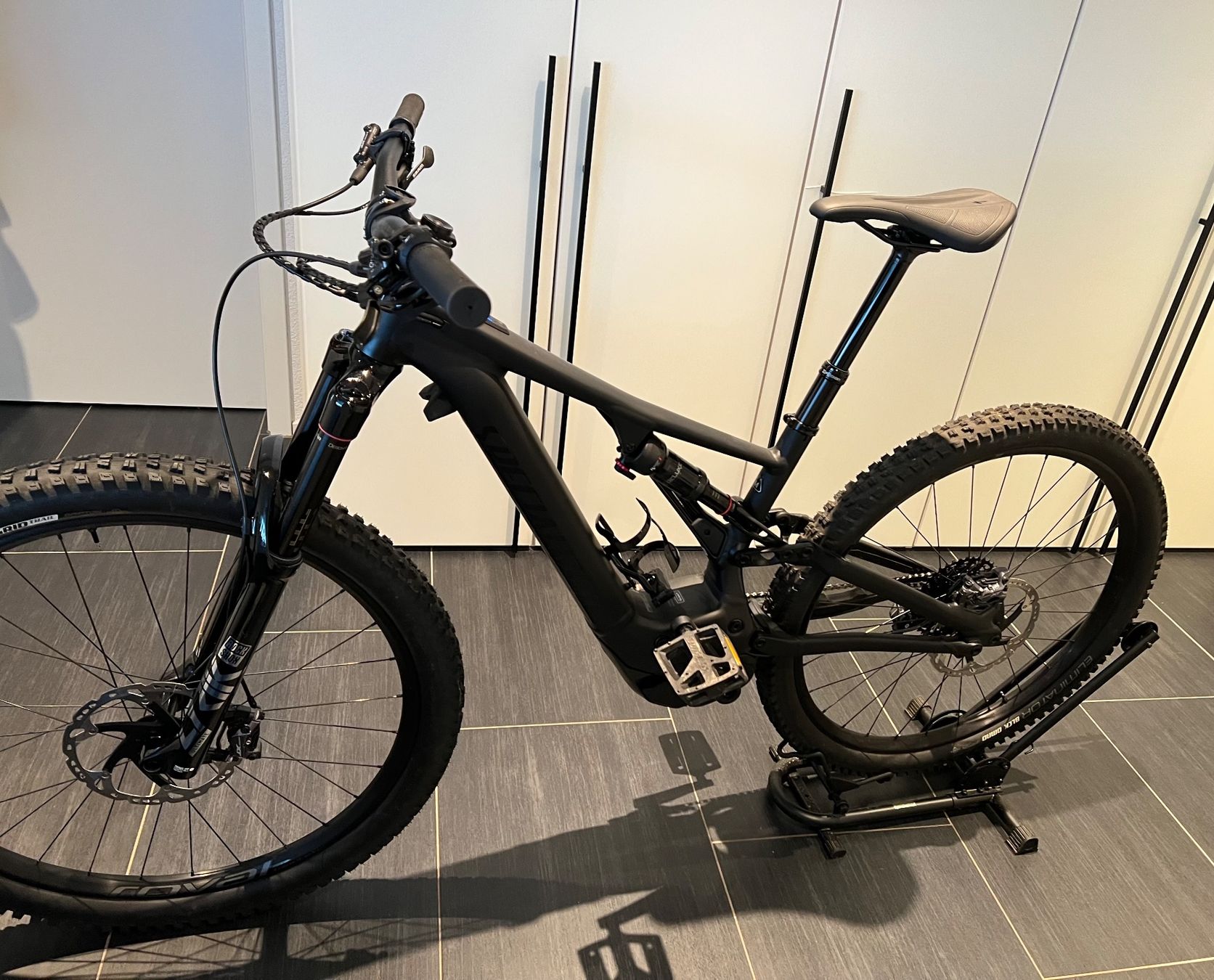 Specialized Velos: SPECIALIZED TURBO LEVO COMP GR. M 700WH – Gebraucht aus Bützberg von  5