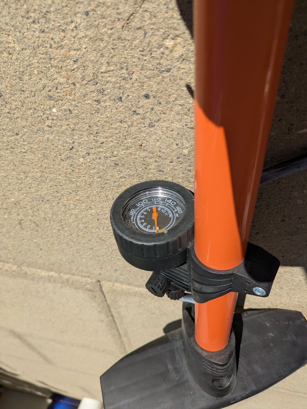 Pumpen: Standluftpumpe mit Manometer gebraucht Zustand – Gebraucht aus Adlikon von Match62 3