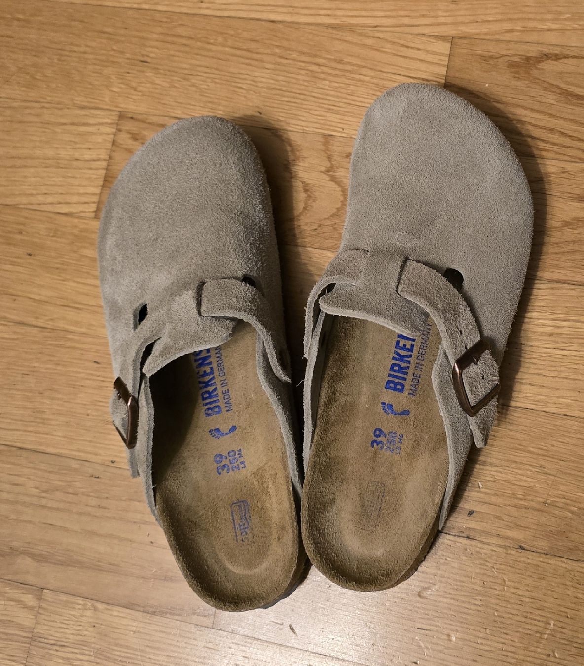 Birkenstock Scarpe da uomo: Birkenstock Boston, Clogs, Wildleder, 39 – Nuovo (secondo la descrizione) da Birmensdorf ZH venduto da Silverduck7 1