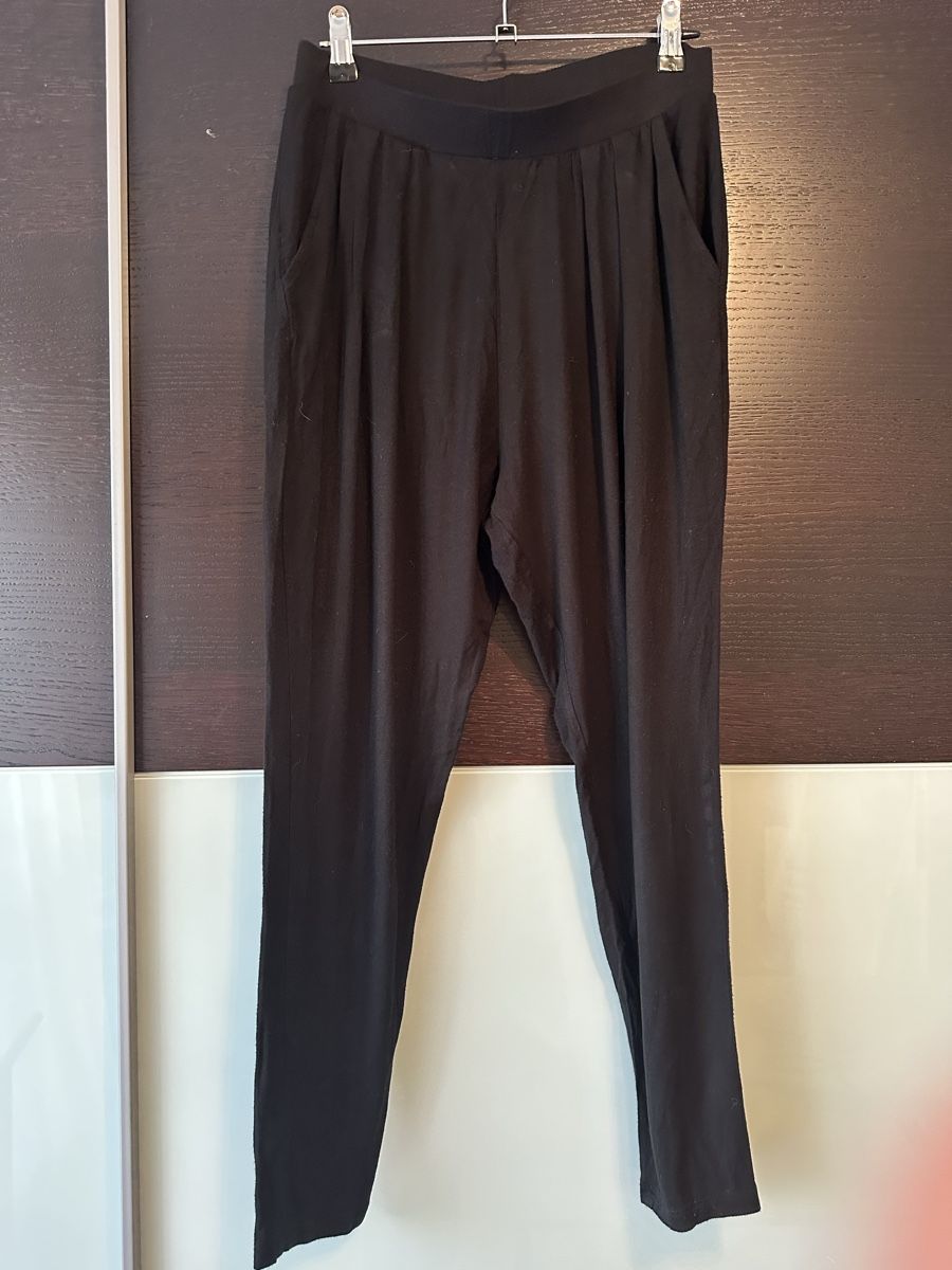 Pantaloni: Yoga-Hose, Gr. M, schwarz E – Usato da Altendorf venduto da Eastwick4
