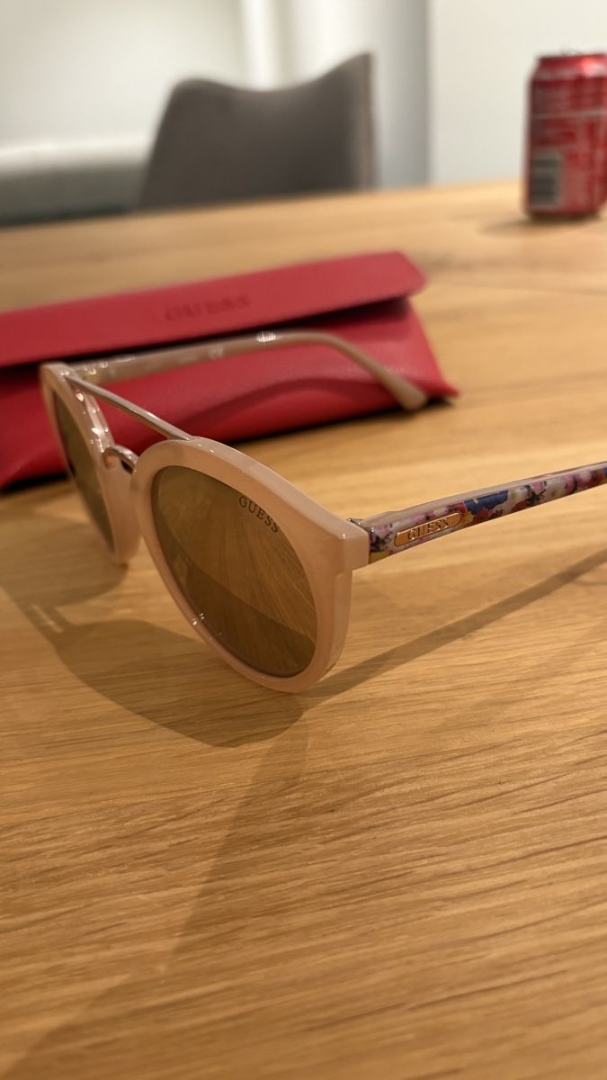 Guess Occhiali & Lenti: Guess Sonnenbrille Pink Blumenmuster – Nuovo (secondo la descrizione) da Zürich venduto da alivasalli 2