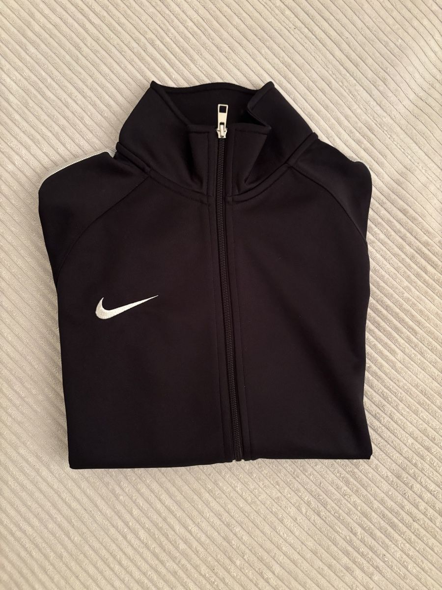 Nike Maglioni & Felpe: Nike Reissverschluss-Pullover – Usato da Zürich venduto da Jaykay82