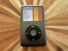 Refurbished! iPod classic 7 160GB Space Grey mit Zubehör 