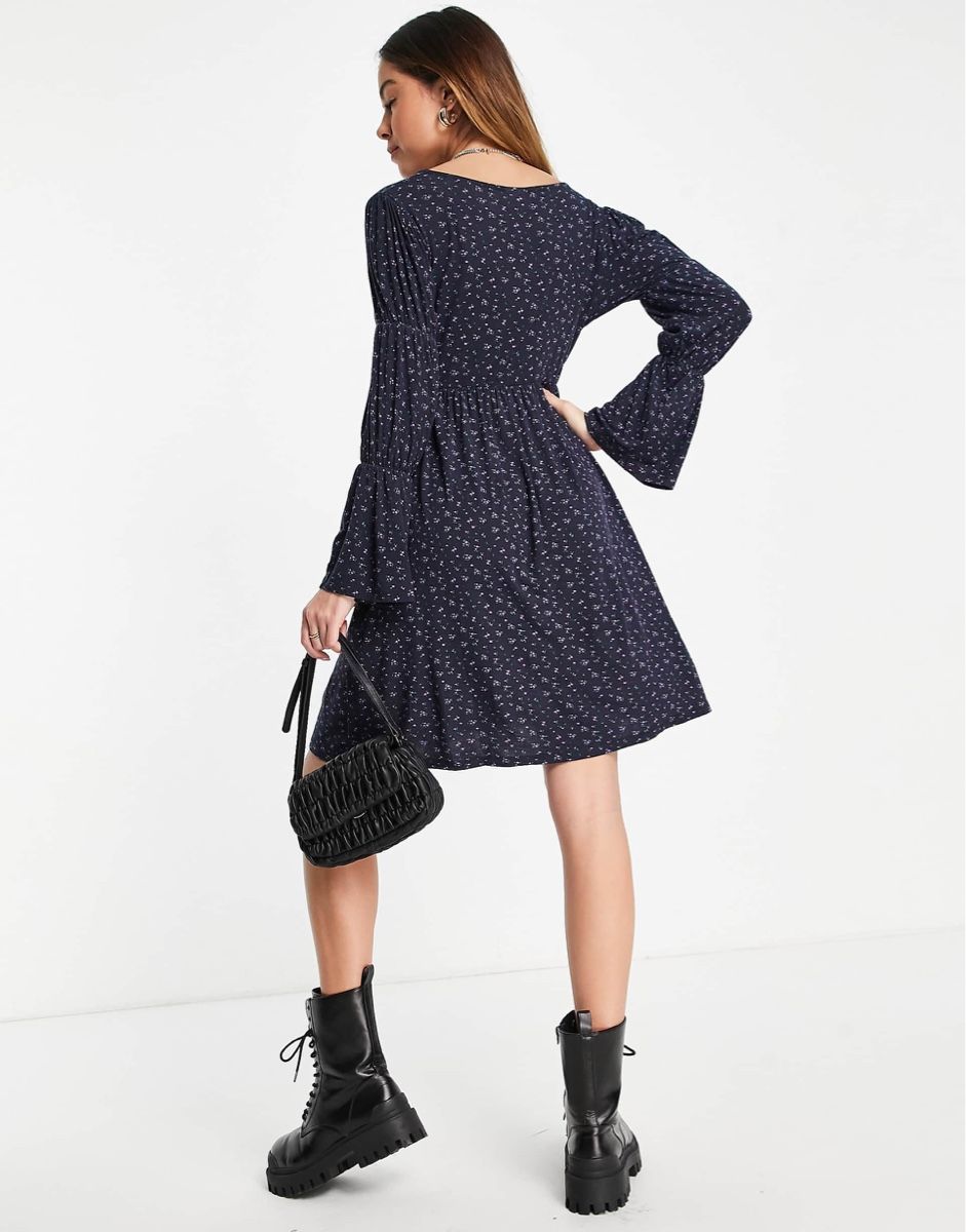 Mamalicious Vestiti: Mamalicious Umstandskleid mit V-Ausschnitt – Nuovo e nell'imballaggio originale da Zürich venduto da luxuryoutlet1 1