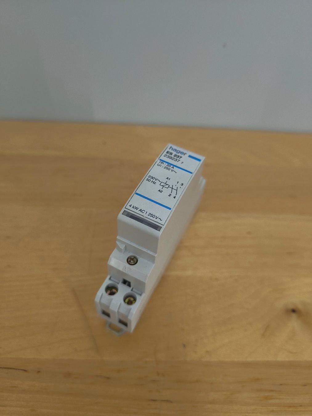 Hager Componenti elettronici: Hager ES237 Schütz 2S, 20A, 230V – Nuovo e nell'imballaggio originale da Emmenbrücke venduto da BlSi
